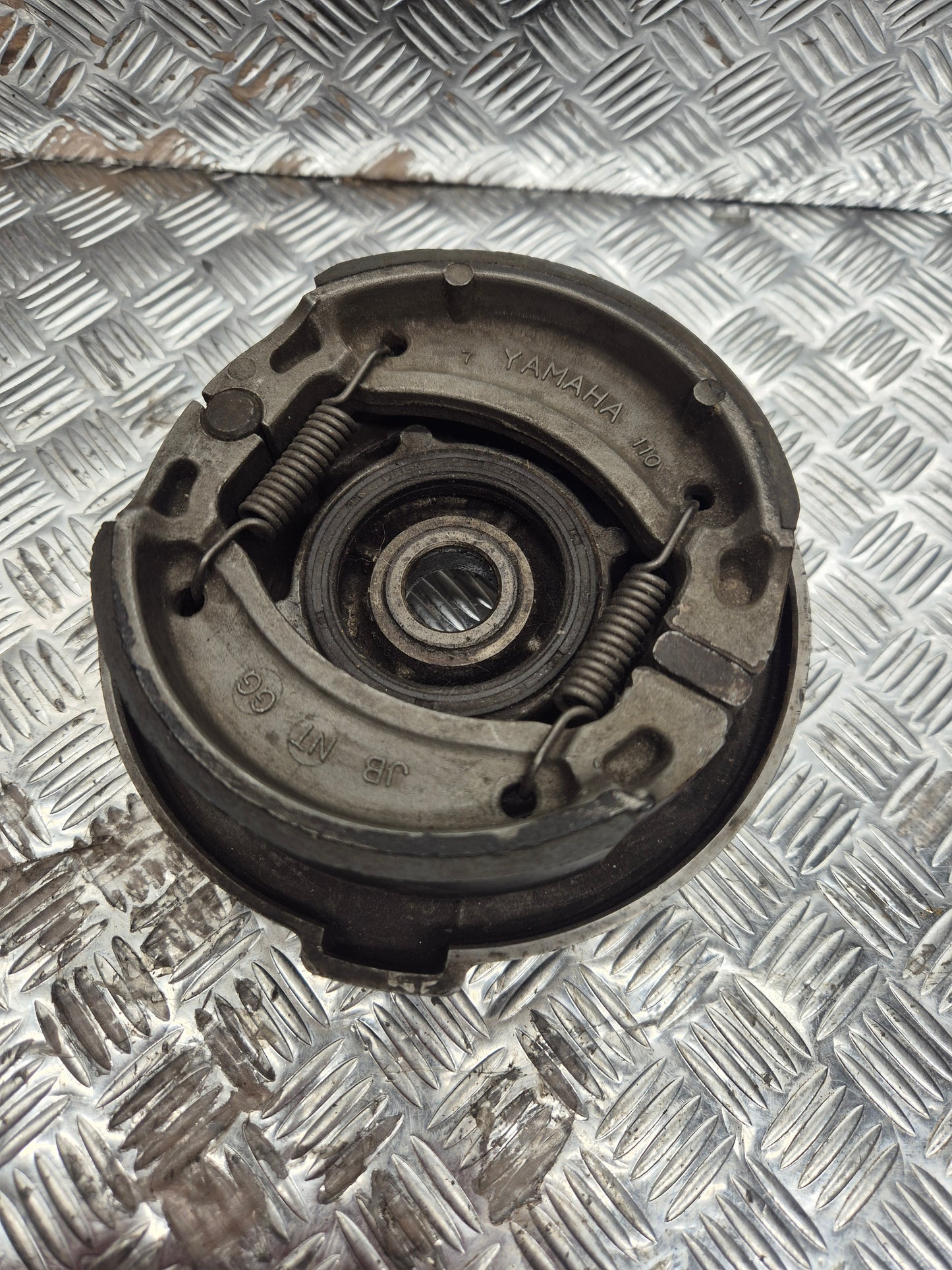 Flasque de tambour avant droite avec garniture YAMAHA YFA 125 BREEZE