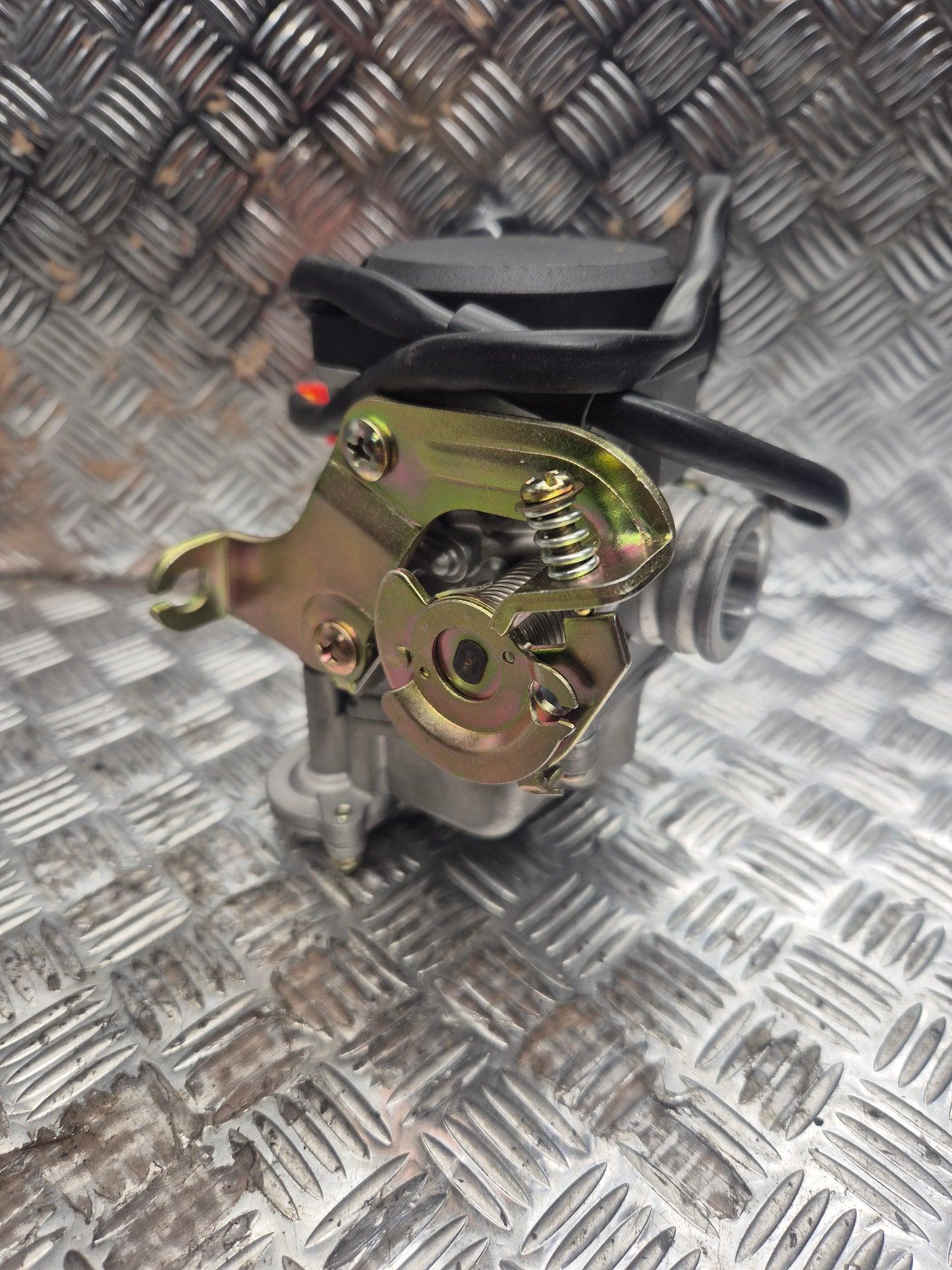 Carburateur GY6 Kymco Agility, Peugeot Kisbee, TNT Motor... 50 4T 18 mm Fifty