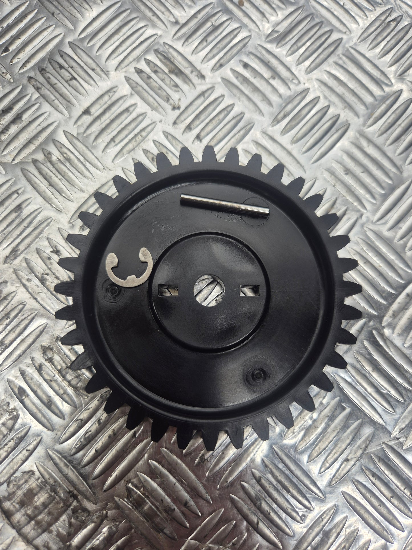 Pignon de pompe à eau PEUGEOT 125 SATELIS 2007-2011