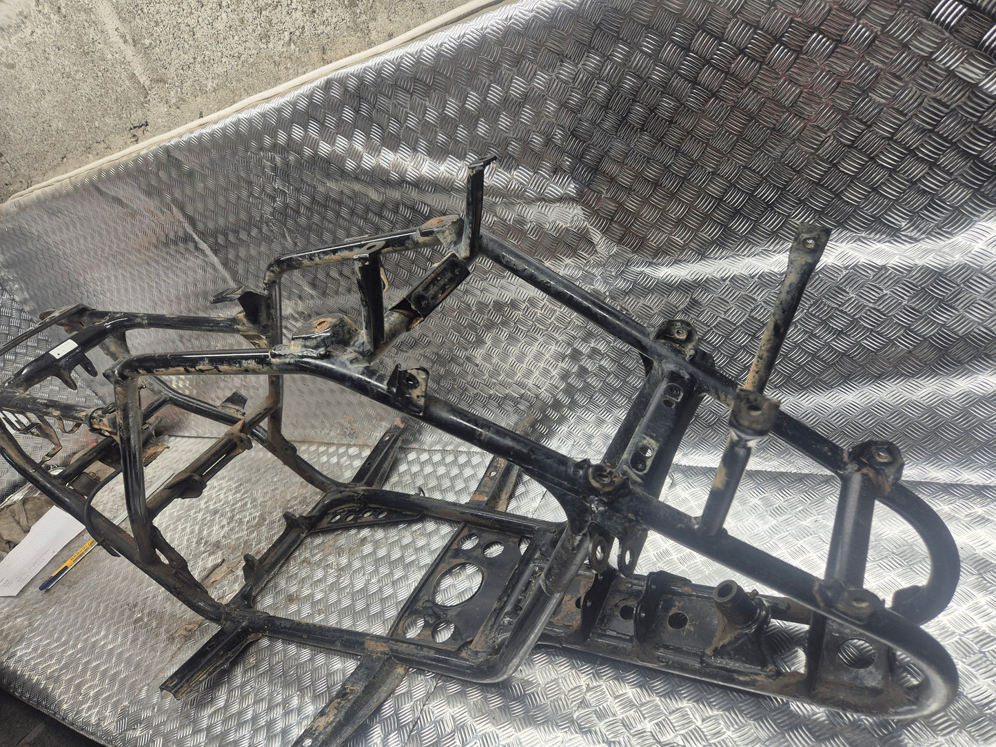 Cadre + barre de direction YAMAHA YFA 125 BREEZE