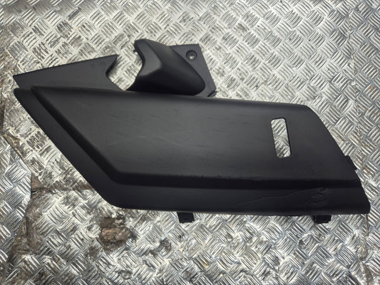 Cache latéral droit YAMAHA 125 X-MAX 2006-2009