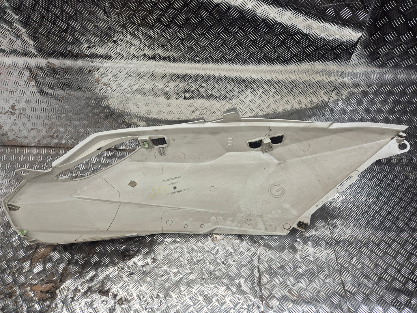 Carenage arrière gauche PEUGEOT 125 SATELIS 2006-2011