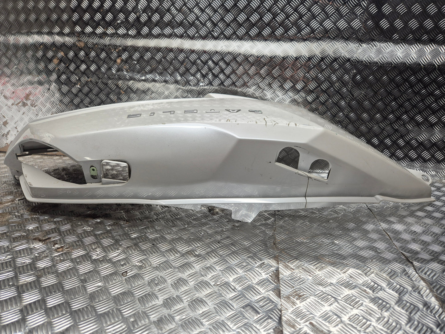 Carenage arrière gauche PEUGEOT 125 SATELIS 2006-2011