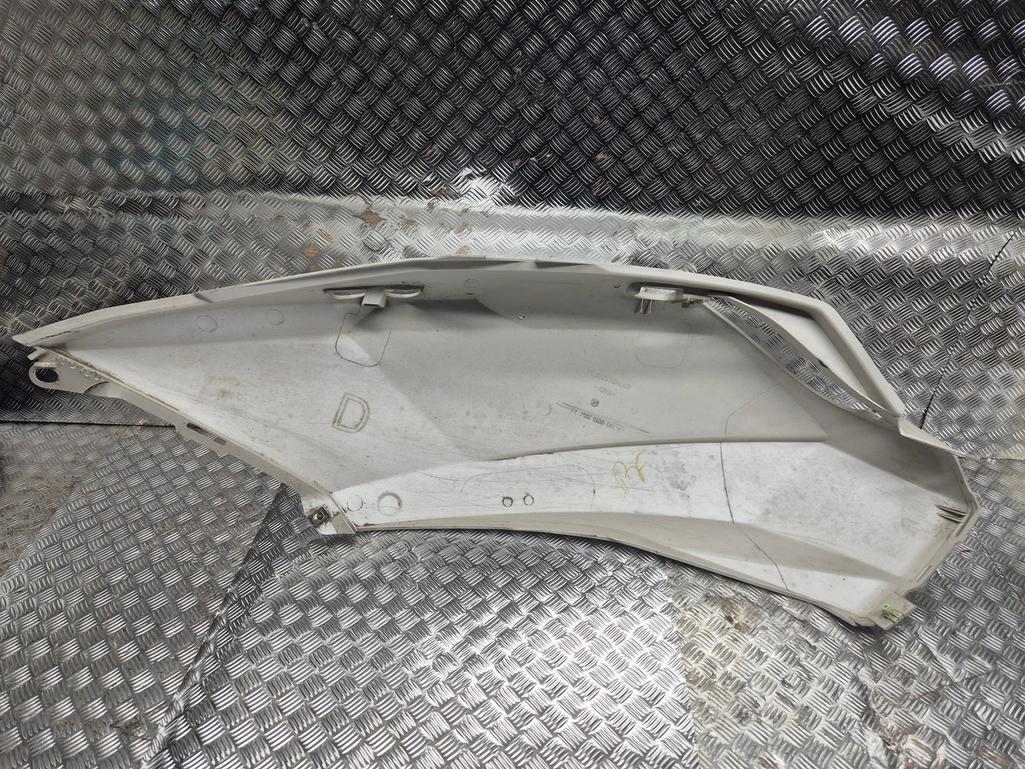 Carenage arrière droit PEUGEOT 125 SATELIS 2006-2011