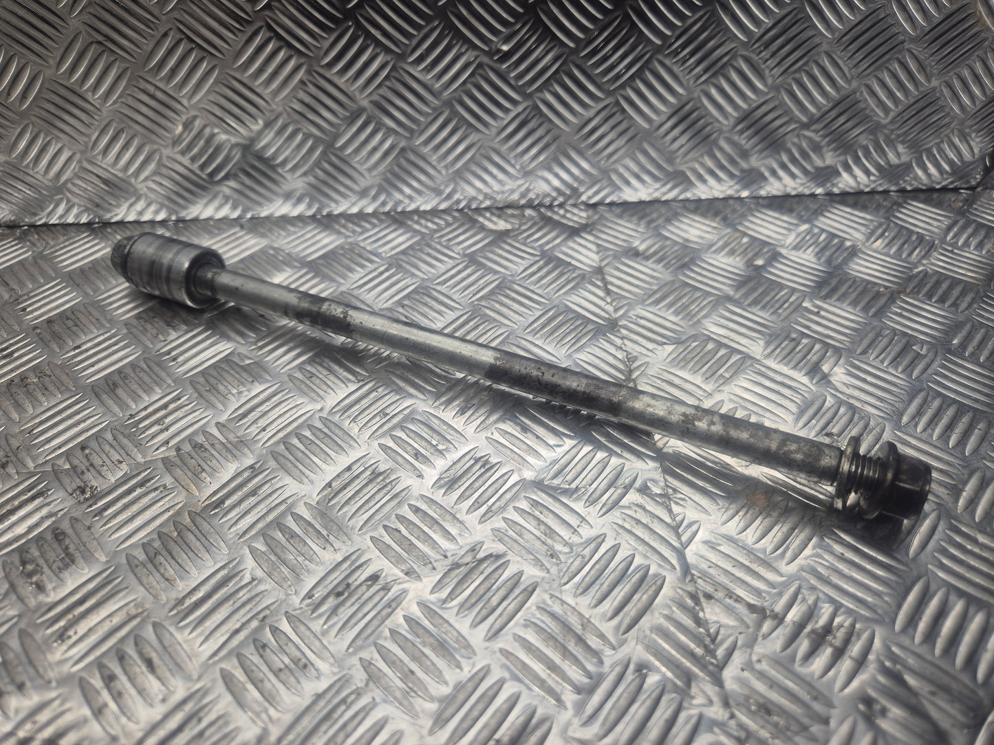 Axe de roue avant MBK BOOSTER YAMAHA BW'S 2004-2017