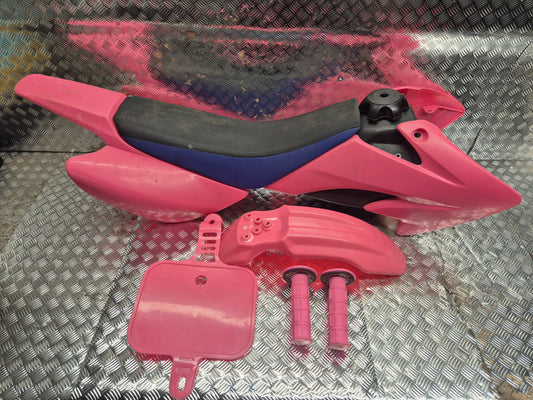 Kit plastique rose avec selle et réservoir DIRT BIKE / PIT BIKE