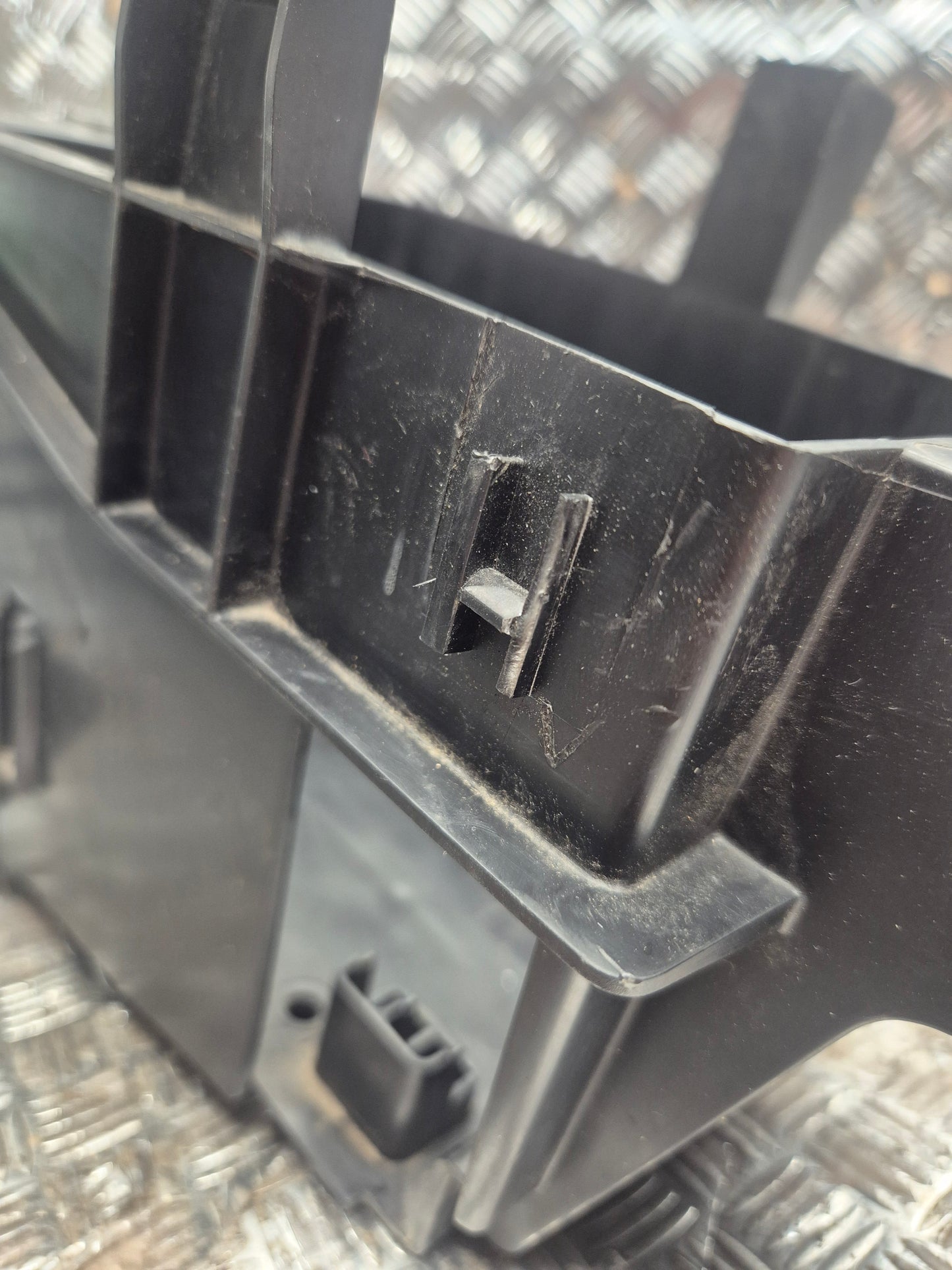 Support de batterie PEUGEOT 125 SATELIS 2007-2011