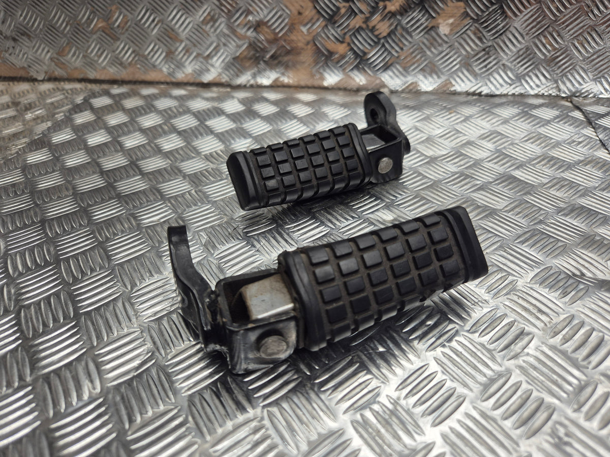 Platine repose pieds arrière droit et gauche KAWASAKI GPZ 500 S 1994-2003