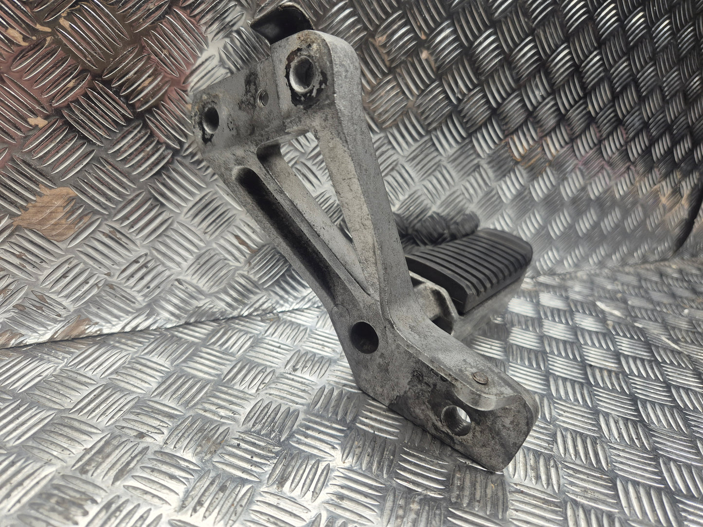 Platine Repose pied arrière droite KAWASAKI 1000 GTR 1986-1993 ZGT00A