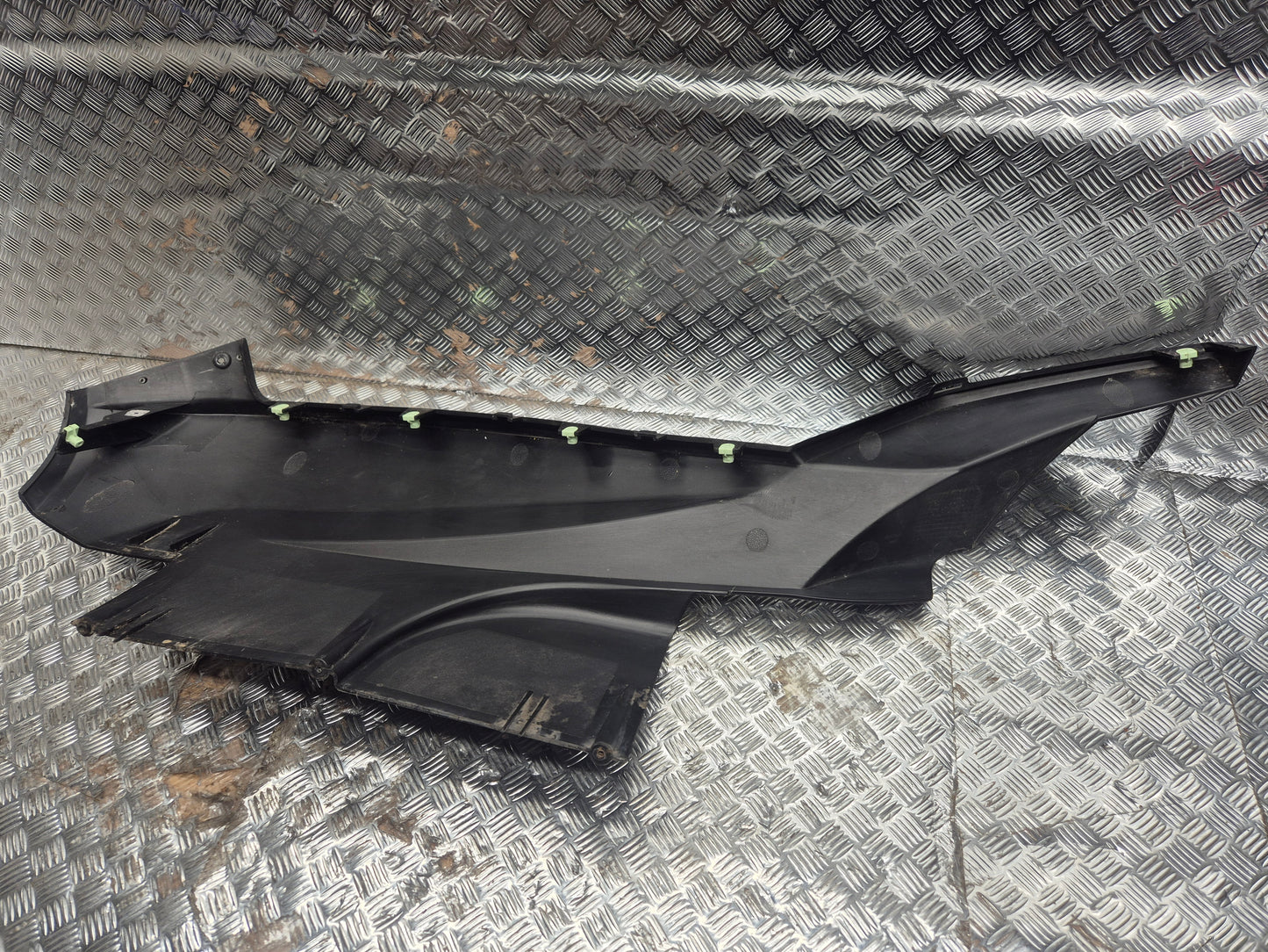 Bas de caisse droit PEUGEOT 125 SATELIS 2007-2011