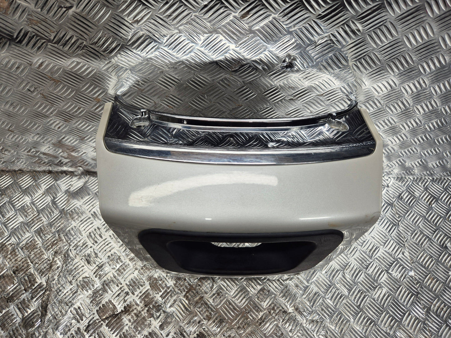 Jonction de carénages arrière PEUGEOT 125 SATELIS 2007-2011