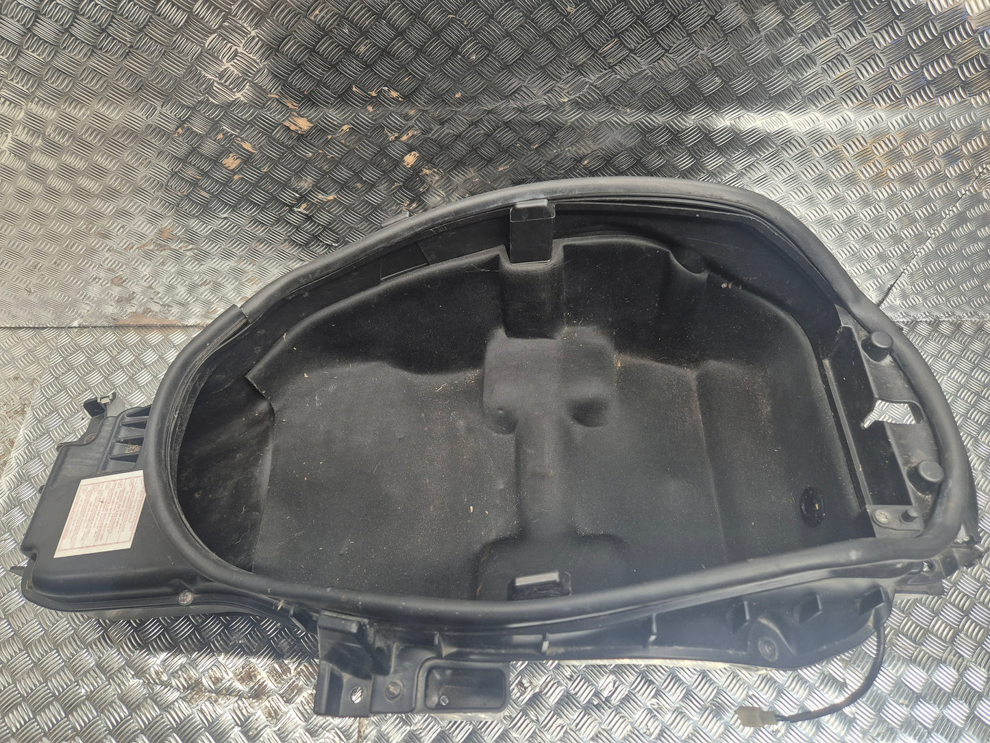 Coffre sous selle PEUGEOT SATELIS 125 2007-2011