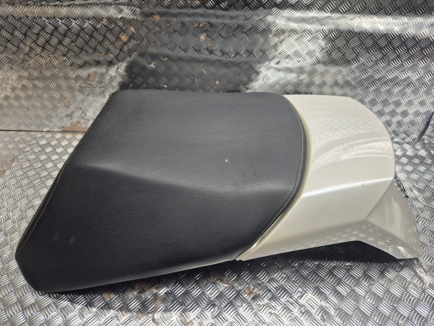 Selle passager Peugeot 125 satelis 2007-2011