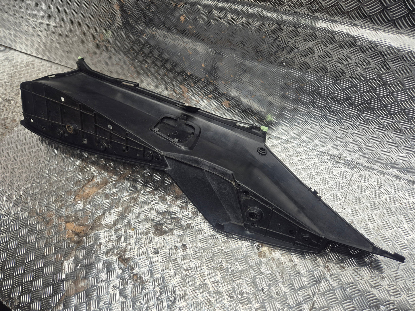 Marche pied droit PEUGEOT 125 SATELIS 2007-2011