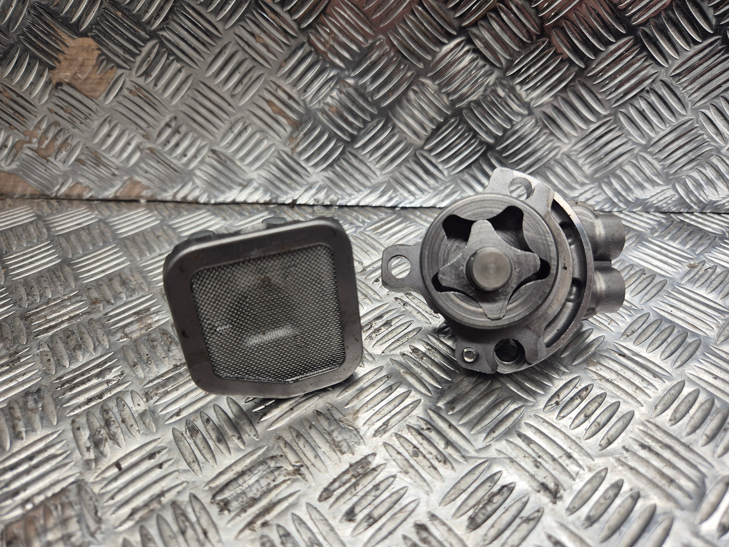 Pompe à huile + crépine YAMAHA 250 YZF 2010-2013