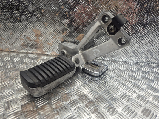 Platine Repose pied arrière droite KAWASAKI 1000 GTR 1986-1993 ZGT00A