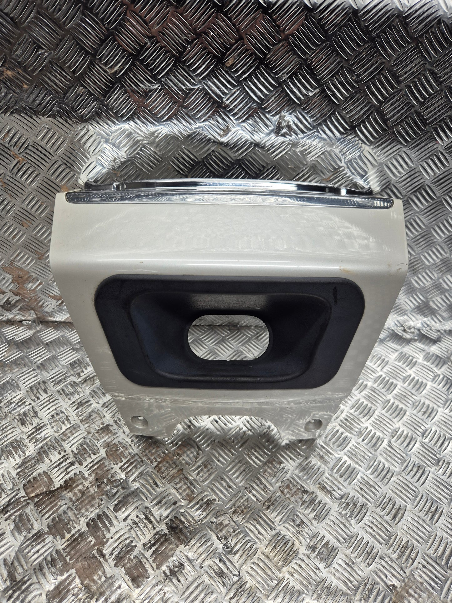 Jonction de carénages arrière PEUGEOT 125 SATELIS 2007-2011