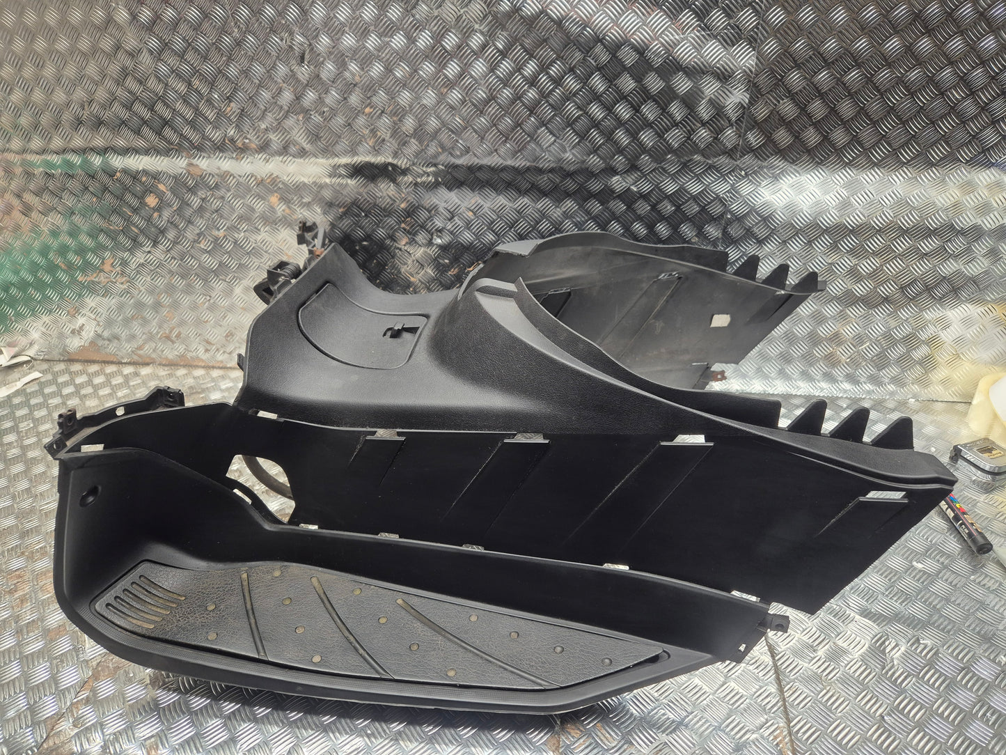 Marche pieds YAMAHA 125 X-MAX 2006-2009