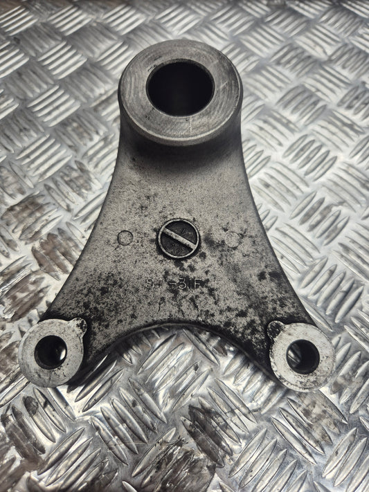 Support d'étrier arrière SUZUKI  600 BANDIT 2000-2004