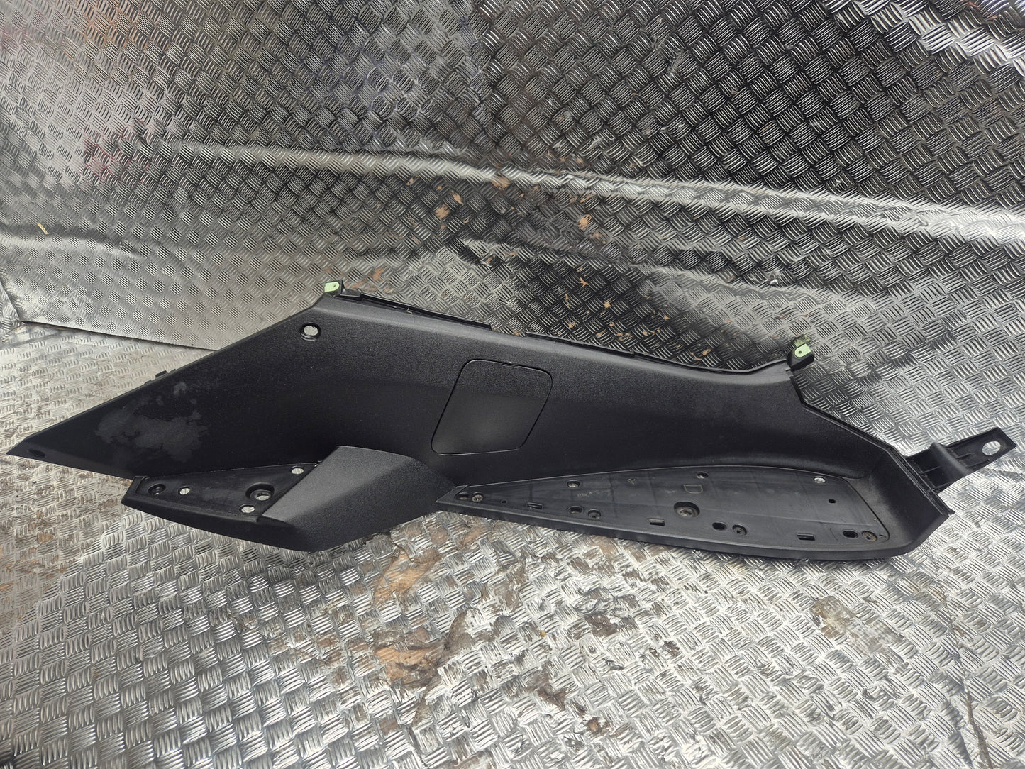 Marche pied droit PEUGEOT 125 SATELIS 2007-2011