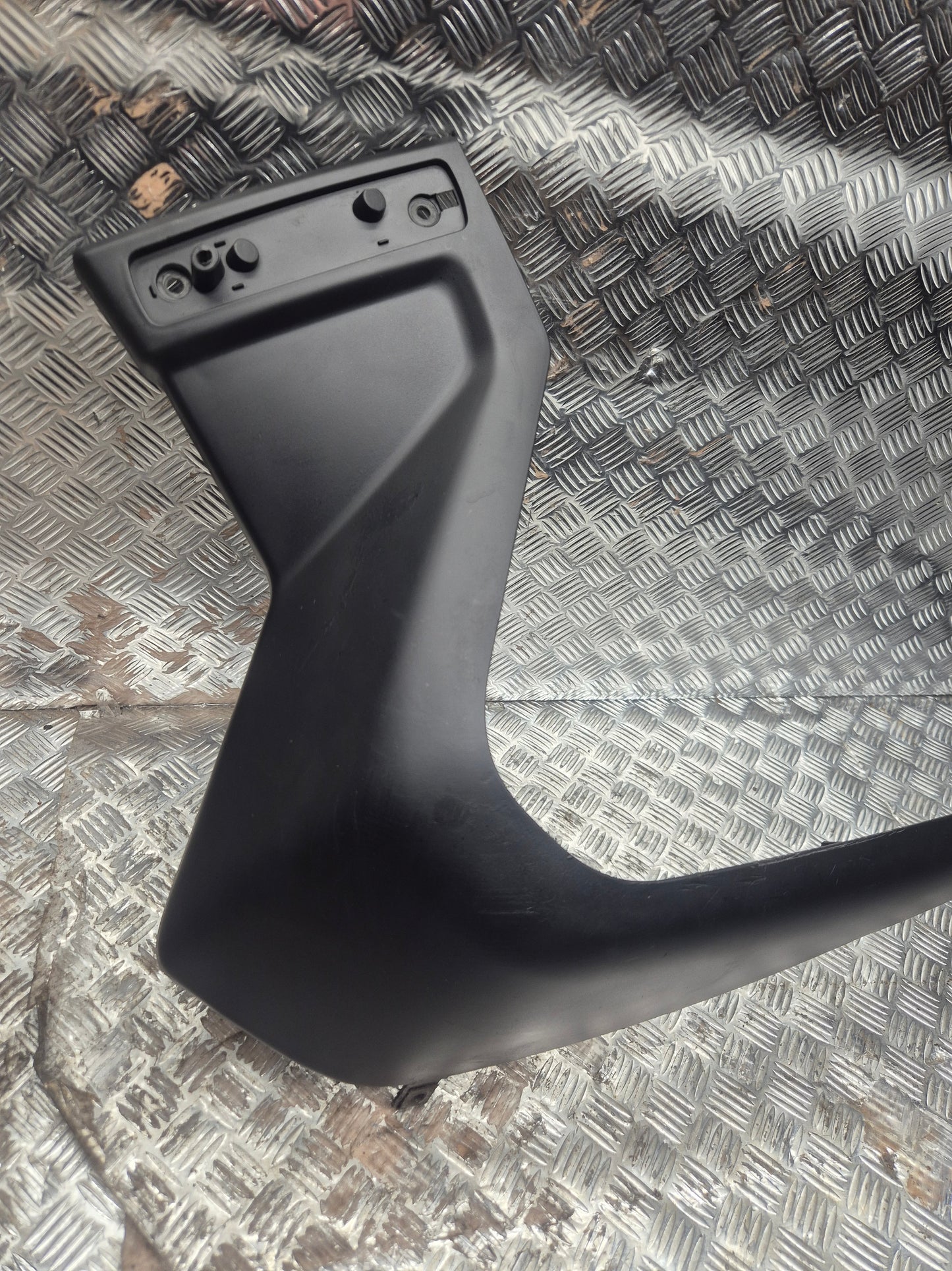 Bas de caisse gauche YAMAHA 125 X-MAX 2006-2009