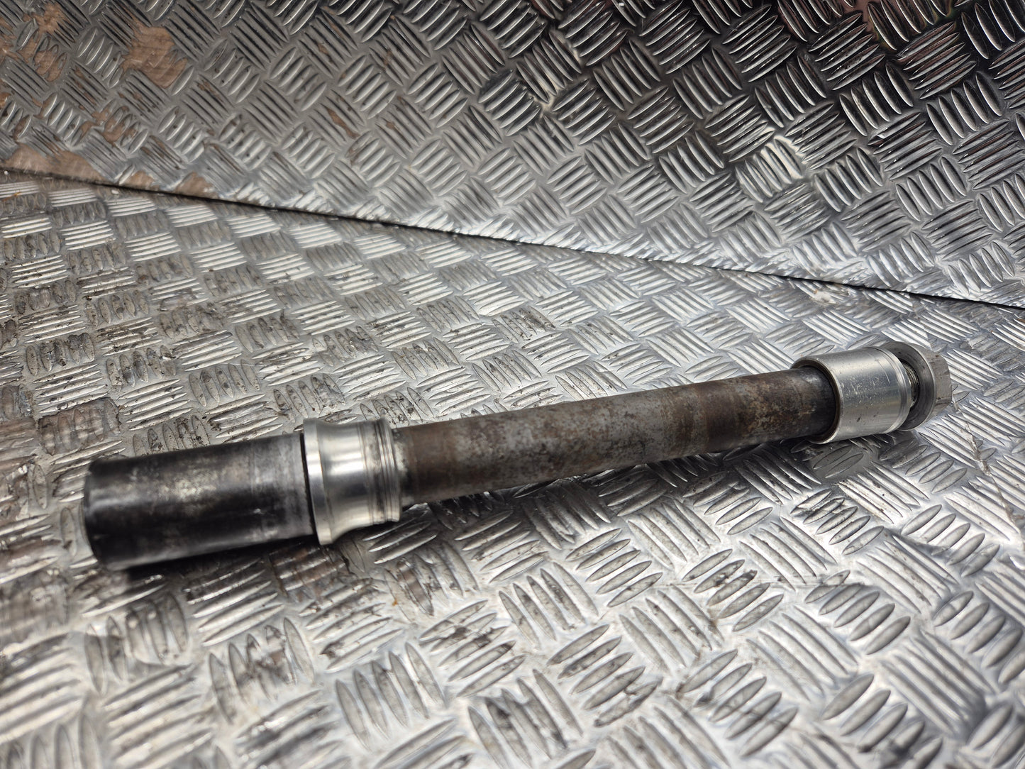 Axe de roue avant YAMAHA 250 yzf 2006-2009