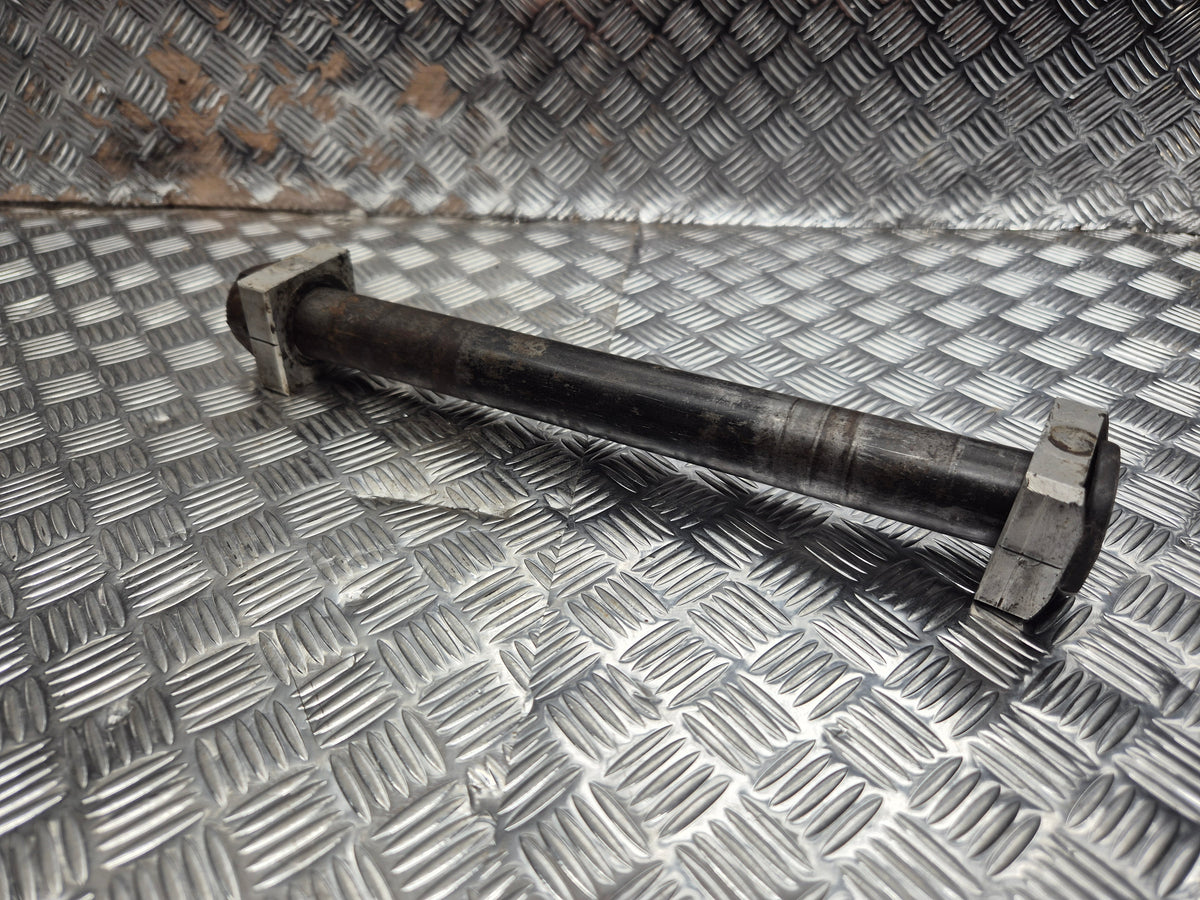 Axe de roue arrière HONDA 250 CRF 2010-2013 / 450 CRF 2009-2012