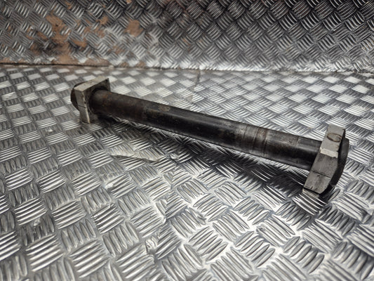 Axe de roue arrière HONDA 250 CRF 2010-2013 / 450 CRF 2009-2012