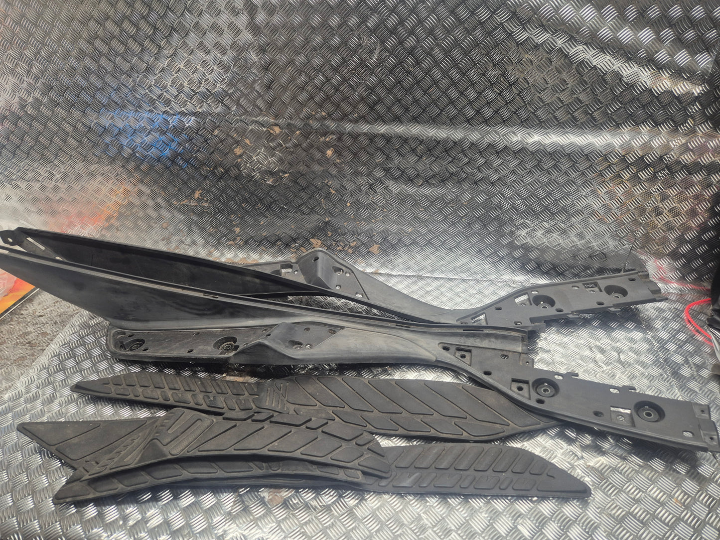 Marche pieds droit et gauche SUZUKI 400 BURGMAN 2003-2006