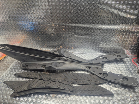 Marche pieds droit et gauche SUZUKI 400 BURGMAN 2003-2006