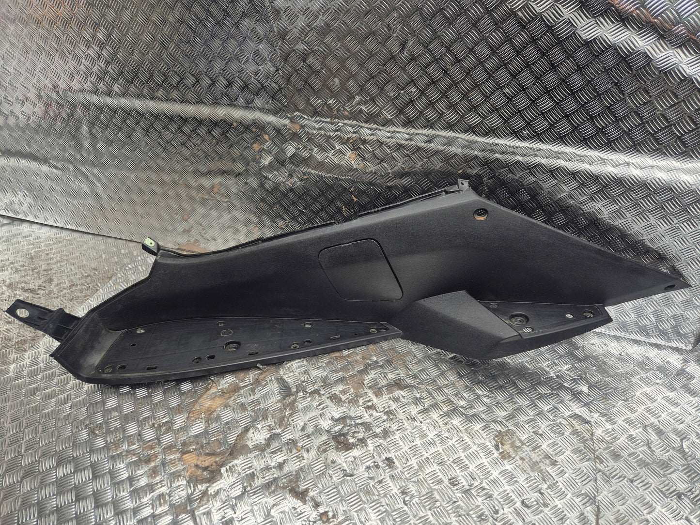 Marche pied gauche PEUGEOT 125 SATELIS 2007-2011