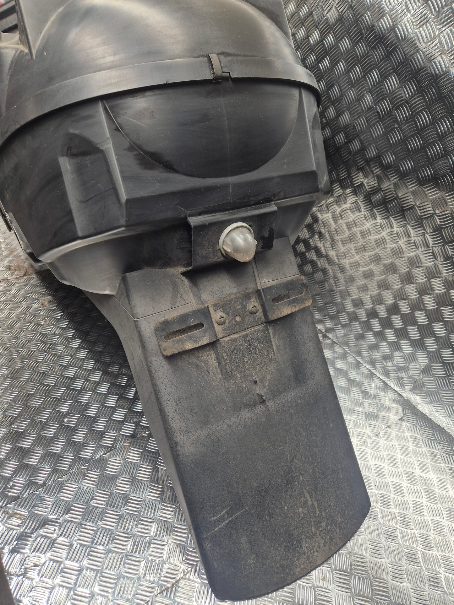 Coffre sous selle SUZUKI 400 BURGMAN 2003-2006