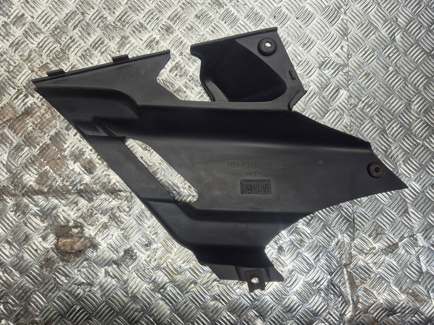 Cache latéral gauche YAMAHA 125 X-MAX 2006-2009