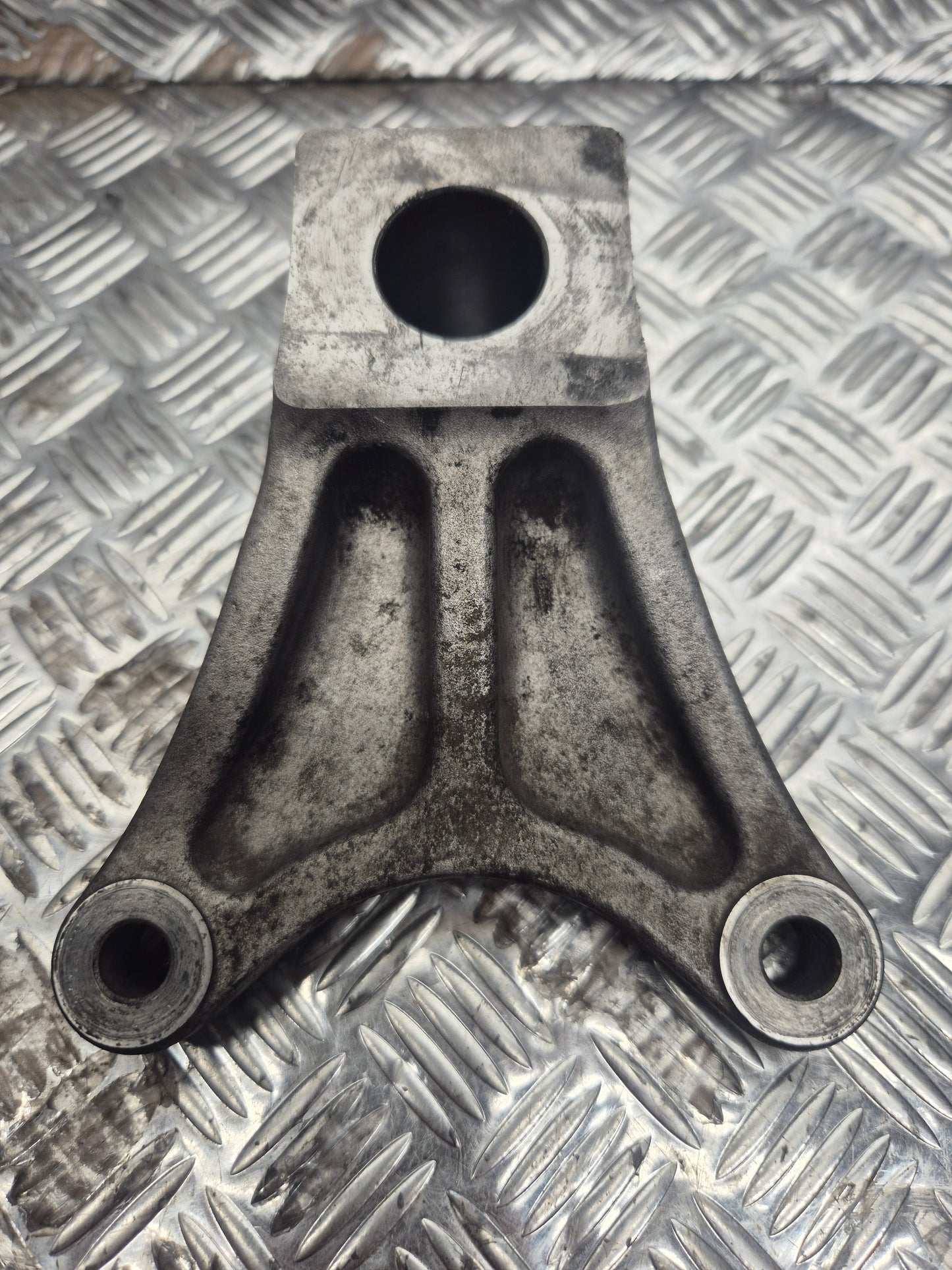 Support d'étrier arrière SUZUKI  600 BANDIT 2000-2004
