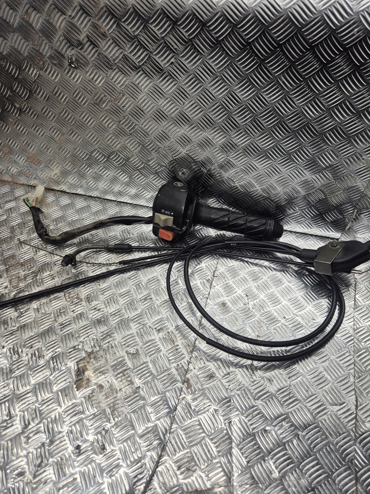 Poignée de gaz + cable scooter 50 keeway