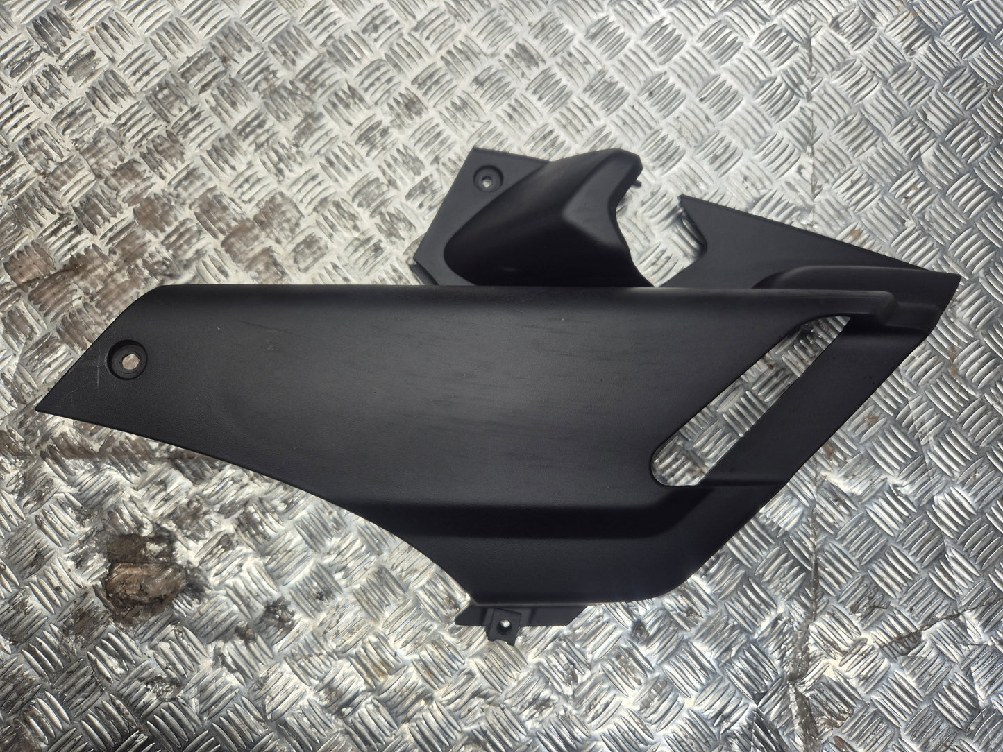Cache latéral gauche YAMAHA 125 X-MAX 2006-2009