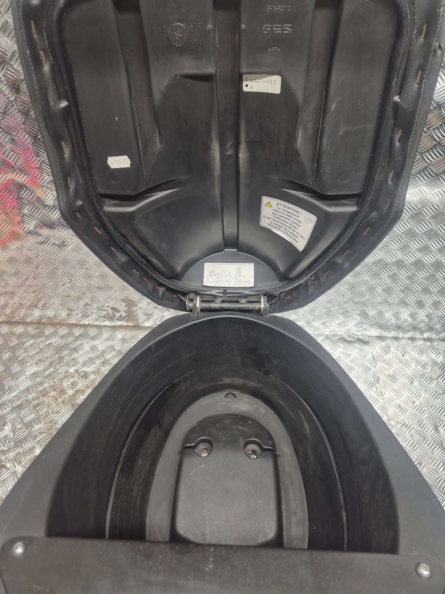 Selle + coffre YAMAHA 50 NEOS 4TEMPS 2008-2016
