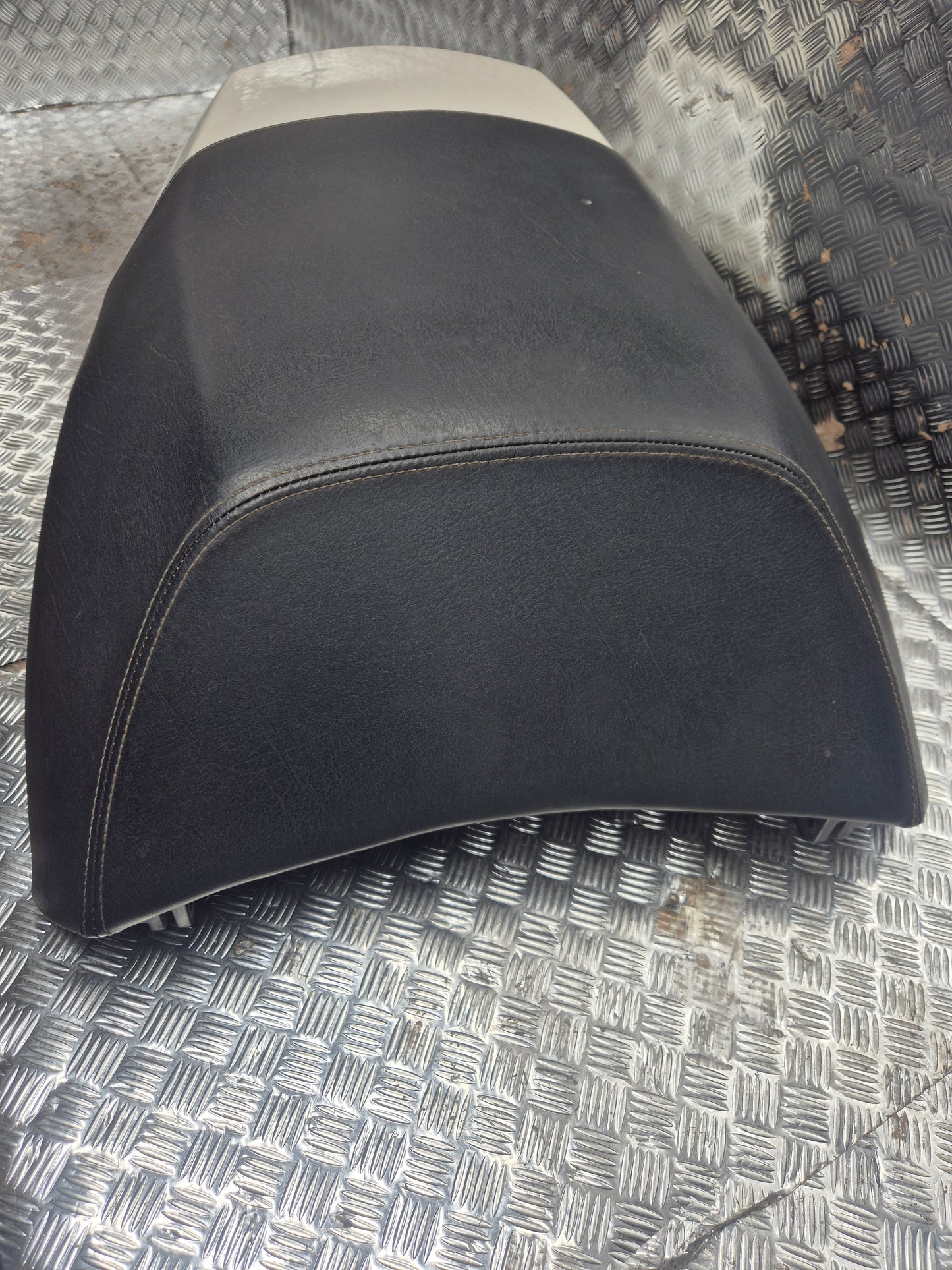 Selle passager Peugeot 125 satelis 2007-2011