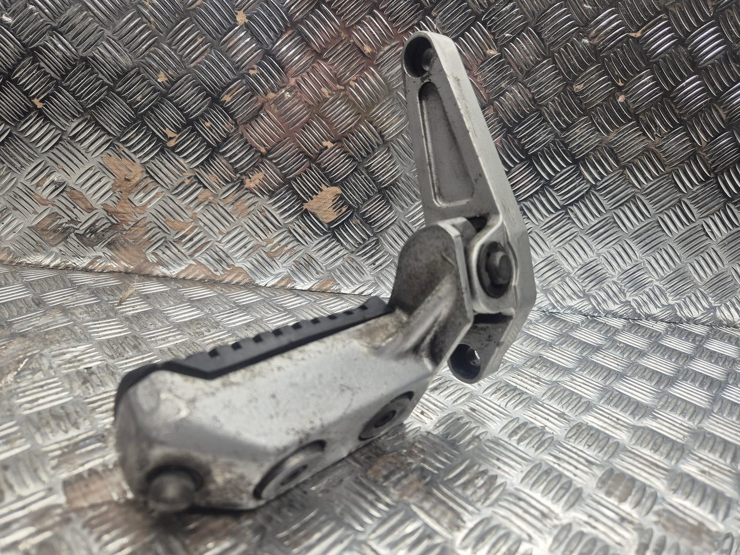 Platine Repose pied avant gauche KAWASAKI 1000 GTR 1986-1993 ZGT00A