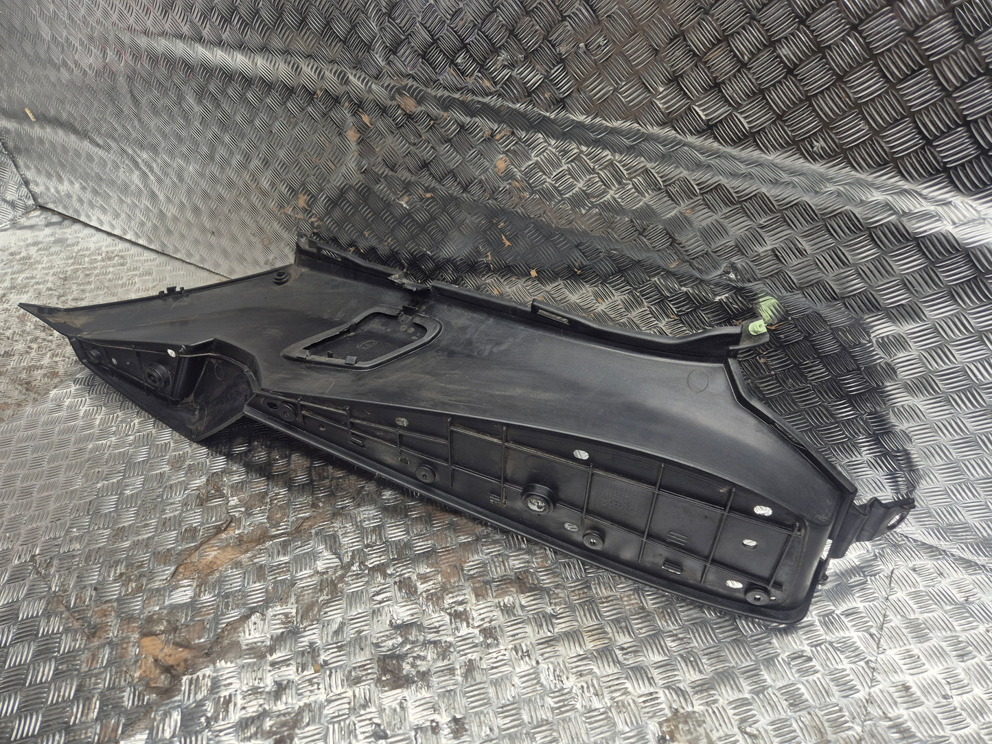 Marche pied gauche PEUGEOT 125 SATELIS 2007-2011