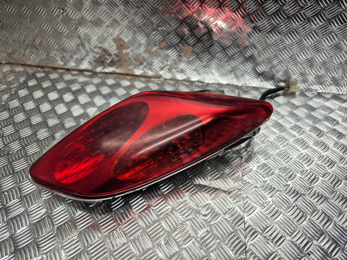 Feu arrière droit YAMAHA 125 X-MAX 2006-2009